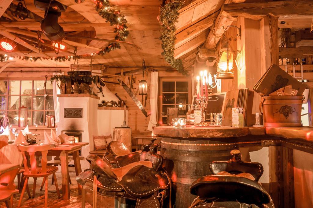 Hotel & Restaurant Gruener Baum - Die Gruene Oase Am Feldberg Feldberg  Bagian luar foto